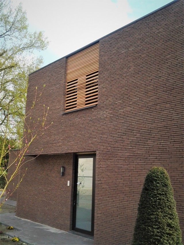 Wood Collection : solid wood facade cladding in venti covering a window